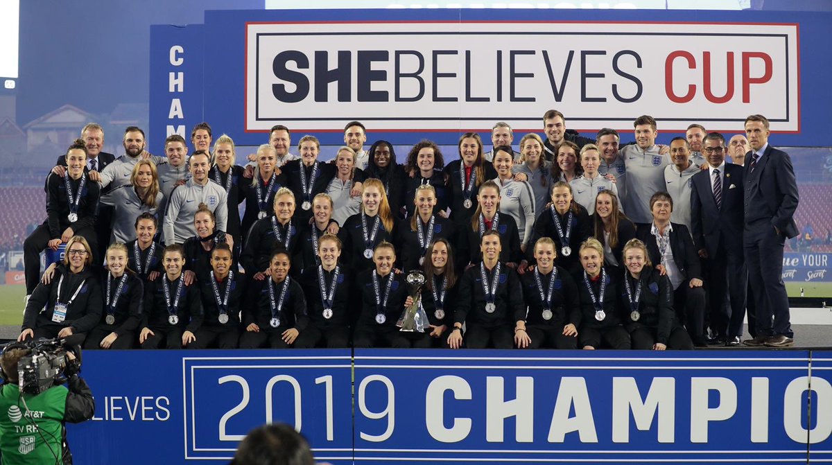 This team 💪💪💪 We’re coming for you France!! #Lionesses