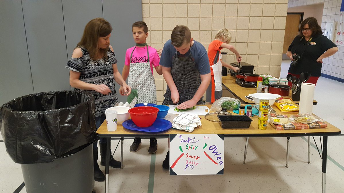MES breakfast Cook-Off 2019 underway!  FUTP60 Who will be named best chefs? #mountainlionpride