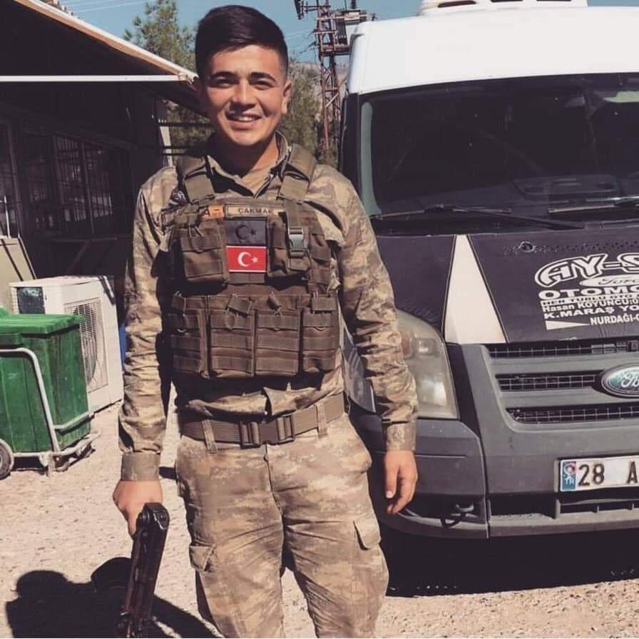 Goztepelilercom's tweet photo. Hakkari'nin Şemdinli ilçesinde Gabar Dağı mevkiinde gerçekleştirilen terör operasyonlarında Izmir'in Foça ilçesi Bağarası'nda ikamet eden Jandarma Er Uğur Çakmak şehit düştü.  

Şehidimize Allah’tan rahmet, ailesine ve milletimize başsağlığı dileriz. 

#Göztepe https://t.co/vl9YE7U4yK