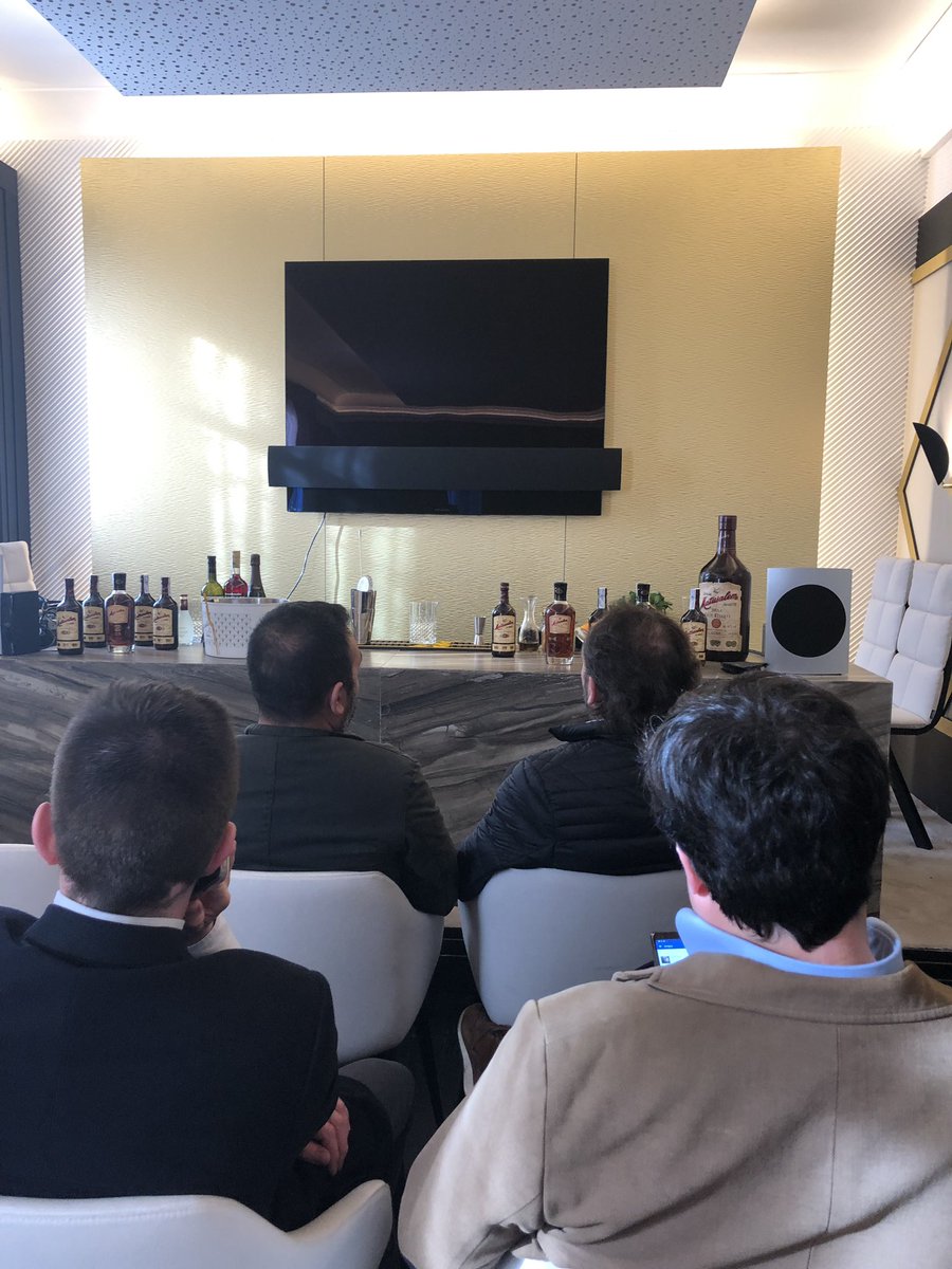 ronmatusalem_'s tweet photo. A punto de comenzar la masterclass de maridaje en @CasaDecor con #MatusalemDecor https://t.co/gkhBnBpIra