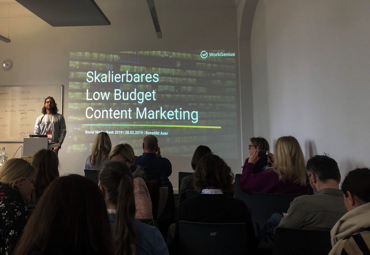 WorkGeniusHH's tweet photo. Unser Teammitglied Benedikt hat letzte Woche bei der #SMWHH über Low-Budget #ContentMarketing geredet. Danke für den tollen #Workshop. Er gibt mit auf den Weg: “Menschen suchen nach Antworten, nicht nach Produkten.” #WorkGenius #greatteam #DigitalWorkforce #knowhow https://t.co/Y3UP9tnWJg