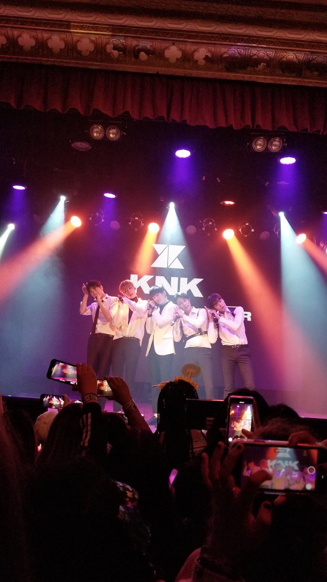 ohsheis0's tweet photo. Despite the snow and cold weather, I had an amazing time celebrating 3 years with @KNKOfficial220 y'all make me so proud :") #KNKinNY #3YearsWithKNK https://t.co/Bl8775s8RH