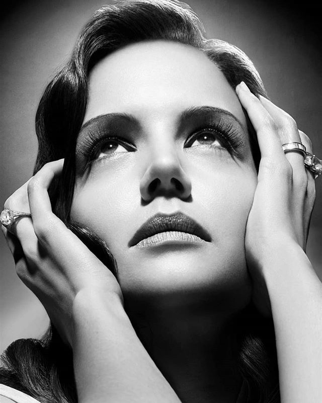 Clap85's tweet photo. #MondayMuse
Breathless beauty 😍
~
Happy Monday!
Have a nice week! 😘
~
#KatieHolmes #beautiful #cute #mondaymotivation #blackandwhite #SuriCruise #TomCruise #JamieFoxx #dawsonscreek #joeypotter #batmanbegins #thesecretmovie #thegift #thegiver #firstda… https://t.co/h5LjDrHWoz https://t.co/arIbRRUBun