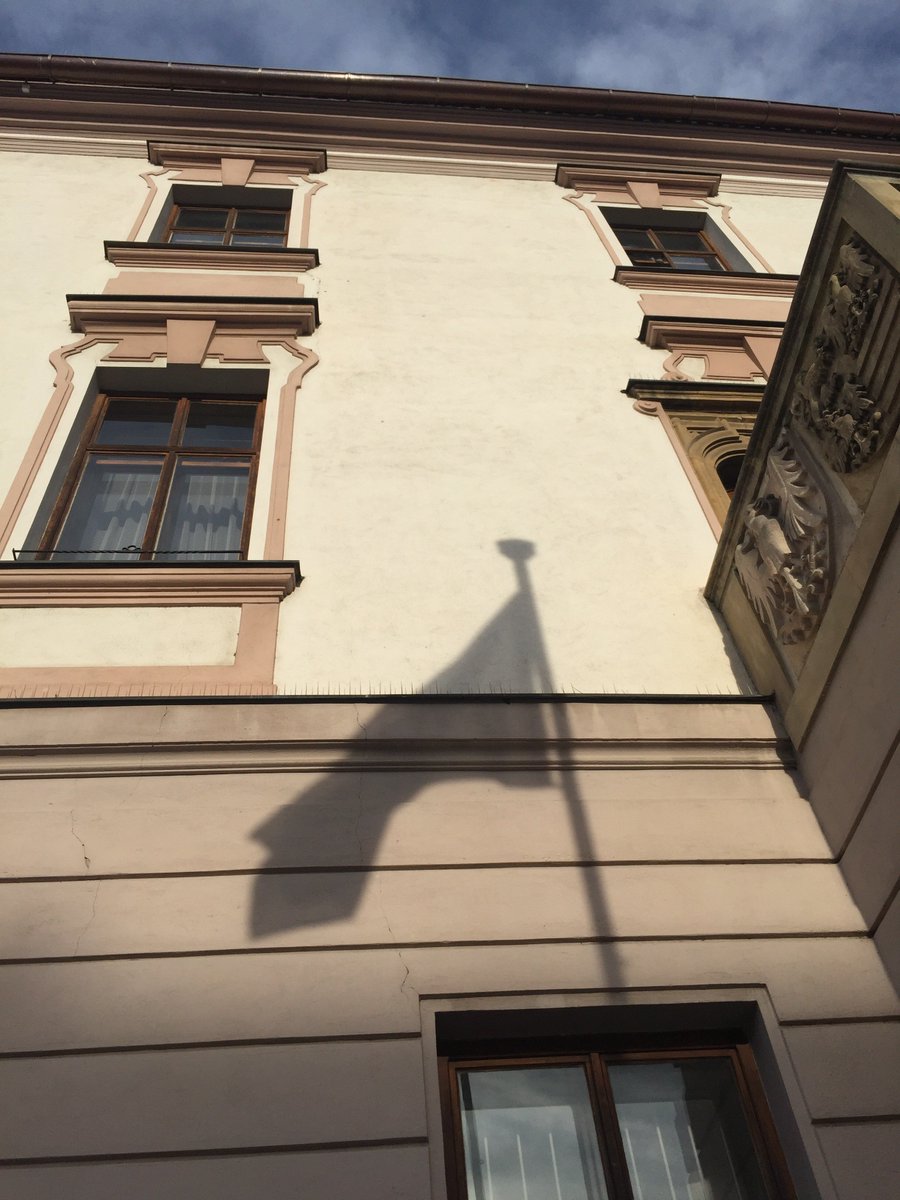 mesto_OLOMOUC's tweet image. Za plotem!
Až do prázdnin 2020 se bude opravovat věž a fasáda radnice. Restaurovány budou i gotické a renesanční prvky na obou kamenných schodištích a obnovy se dočkají i historické sluneční hodiny na nároží.
#olomouc #radnice #oprava #vez #fasada
bit.ly/oc-radnice-fas…