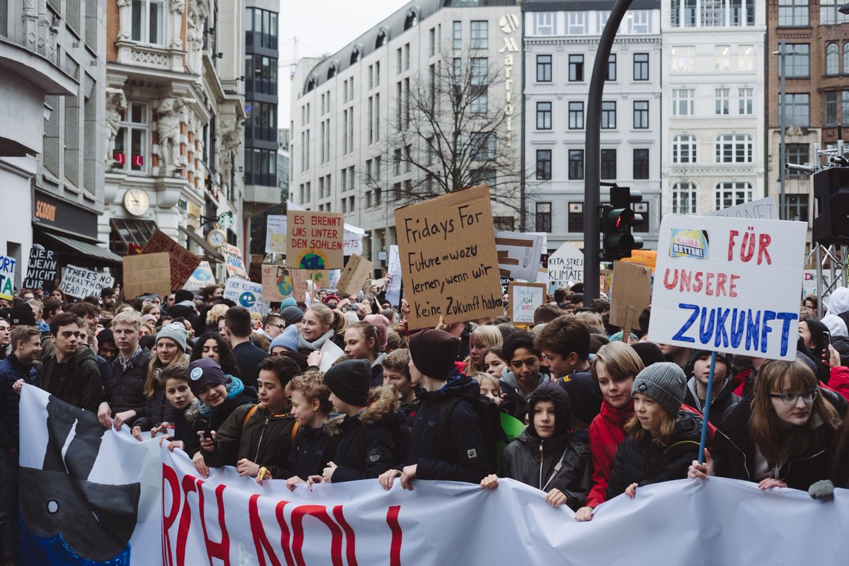 ecosia's tweet photo. The kids are alright! The atmosphere was incredible at the climate strike in Hamburg on Friday, where young activists came out in force. The students are now calling for people, young and old, to join them for a worldwide strike on March 15 #FridaysforFuture https://t.co/OyY8zJFOI5