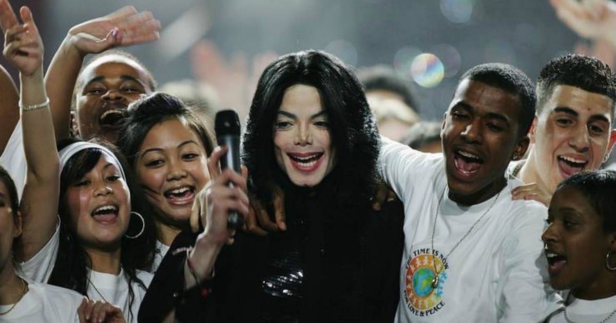 blogTO's tweet photo. Michael Jackson fans upset after Pride #Toronto slams the King of Pop https://t.co/MJmLArTqcl https://t.co/J8EsfklVkH