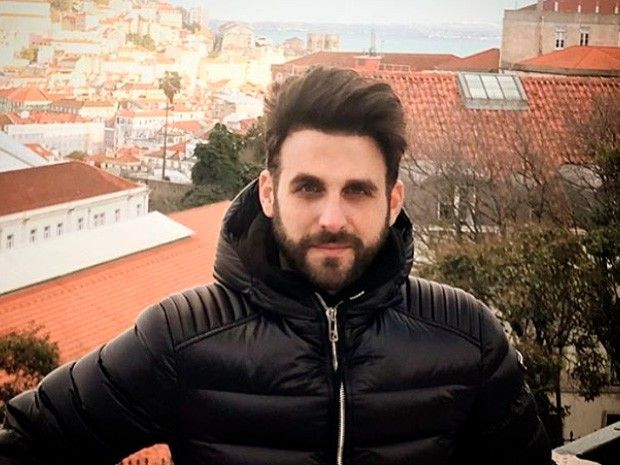 elpopular_pe's tweet photo. Rodrigo González recibe ataques homofóbicos por parte de un policía | FOTO ►https://t.co/jIzN2ZxH0Q https://t.co/3a1VsMRRNv