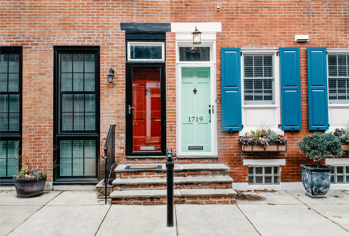 OCFRealty's tweet photo. Left or right? #PhillyHomePortrait ๐ช https://t.co/DVuTSX6Upt