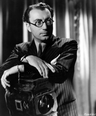  #LesCinéastesDuHangarRangée 6112 - ROUBEN MAMOULIAN8 octobre 1897 - 4 décembre 1987(Arménie)- Docteur Jekyll et M. Hyde (31)- Aimez-moi ce Soir (32)- La Reine Christine (33)- Becky Sharp (35)- Le Signe de Zorro (40)- Arènes Sanglantes (41)- La Belle de Moscou (57)