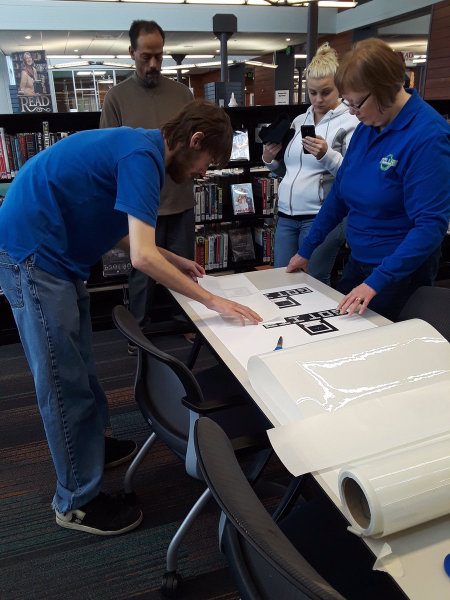 EasternGateway's tweet photo. This past Saturday, the IT Club visited the @PLYMC just up the street from our #Youngstown Campus to use their #Makerspace. The students and staff printed their own club t-shirts with the equipment available for public use at the library. #plymc https://t.co/iAq0Y953l7