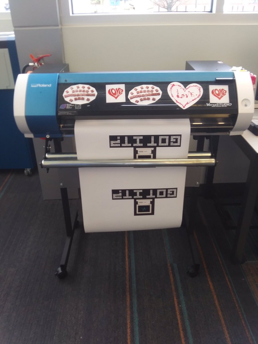 EasternGateway's tweet photo. This past Saturday, the IT Club visited the @PLYMC just up the street from our #Youngstown Campus to use their #Makerspace. The students and staff printed their own club t-shirts with the equipment available for public use at the library. #plymc https://t.co/iAq0Y953l7