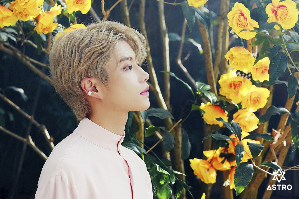 Astro bellum. группа астра корейская участники. астро к поп-группа. группа astro 2022. мунбин торс.