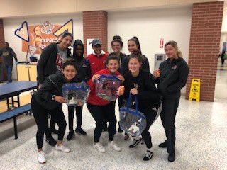 LamarWSoccer's tweet photo. Great to hang out with some kiddos at Sally Curtis and Caldwood Elementey schools. Had some great discussions about the value of a complete nutritious breakfast! #healthycards #WeAreLU https://t.co/MzDlol0gOJ