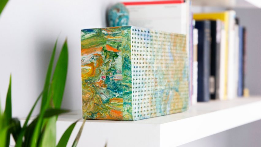 uobbeepurple's tweet photo. Portable speaker made from plastic waste ♻️🙀 https://t.co/8ok026sm7x 

@uniofbrighton graduate Tom @MeadesDesign needs your @kickstarter support to fund this innovative tech that reduces plastic going into landfill and the ocean #sustainabledesign 

1 speaker = 100 plastic bags! https://t.co/lAcSPSK9Gw
