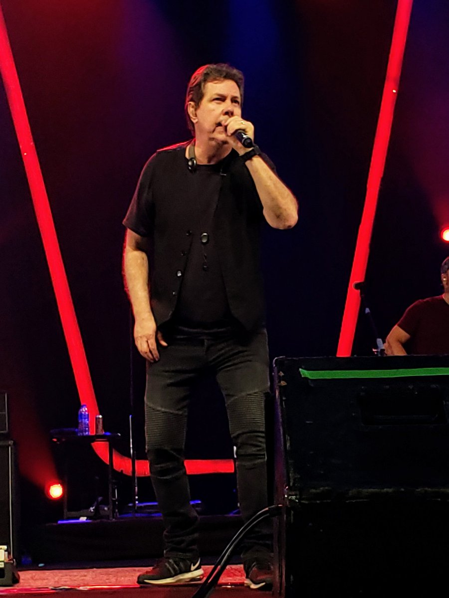 Izumih0705's tweet photo. 📷(17)
Warren Ham!!👍🎶🎤🎷😍🙌💕

#TOTO #40TripsAroundTheSunTour #TOTOTour2019 #JavaJazzFestival #JavaJazzFestival2019 #BNIJJF19 #WarrenHam https://t.co/PT7lKK0SpB