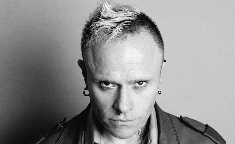 indierocks's tweet photo. #KeithFlint, el líder de @the_prodigy fue encontrado sin vida en su casa de Essex a la edad de 49 años. Los reportes preliminares apuntan al suicidio. https://t.co/QwDDB0rPM3 https://t.co/ScJ7aj8IR4