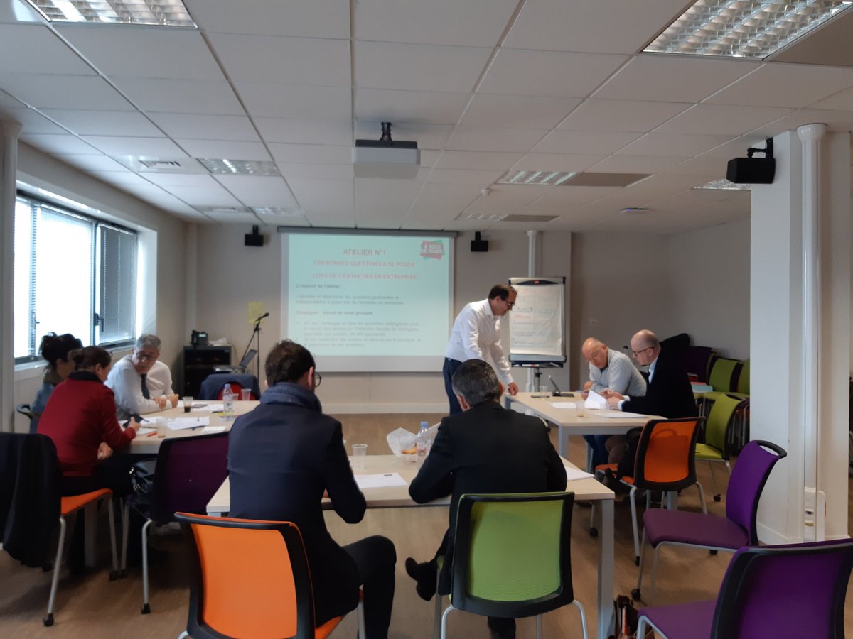 BRayrolles's tweet photo. #assurancescollectives #agentsgénéraux #generali, première vague des agents généraux Generali du sud "Sud/Est", présents sur le marché des assurances collectives 20/300, réunis ce jour à Marseille.
Merci, pour leur présence et participation des plus actives.
BR https://t.co/5UefDLMloZ