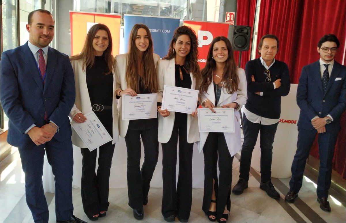 El equipo Cánovas-UMA, compuesto por Cristina Negro, Ana Messa, Adriana Vázquez y Andrea Alonso, se proclama campeón del V Torneo Nacional de Debate Universitario. +info: uma.es/sala-de-prensa…
<a href="/DebateCanovas/">Debate Cánovas</a>