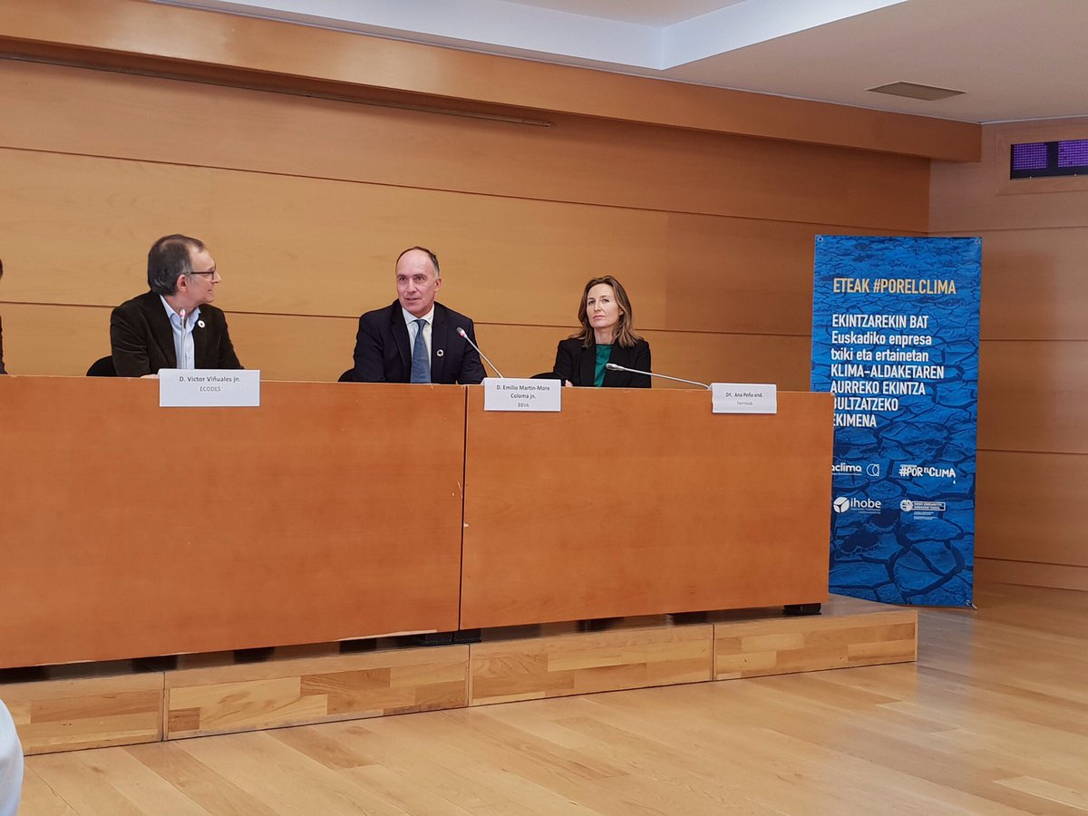 AclimaEuskadi's tweet photo. Turno ahora del director de sostenibilidad de @bbva Emilio Martin-More "el cambio climático exige soluciones urgentes" #Eficiencia #sostenibilidad #transicionenergetica #PositiveChange19 #ChangetheChange #EmpresaCambioClimático #Asteklima https://t.co/2Cq4sJ7ng8