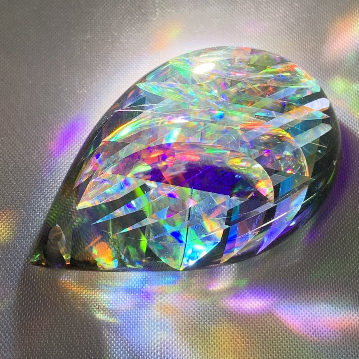 モナジー工房 虹の結晶『夕虹』ひし形 ペンダントトップ モナジー工房 虹の結晶『夕虹』ひし形 ペンダントトップ - メルカリ