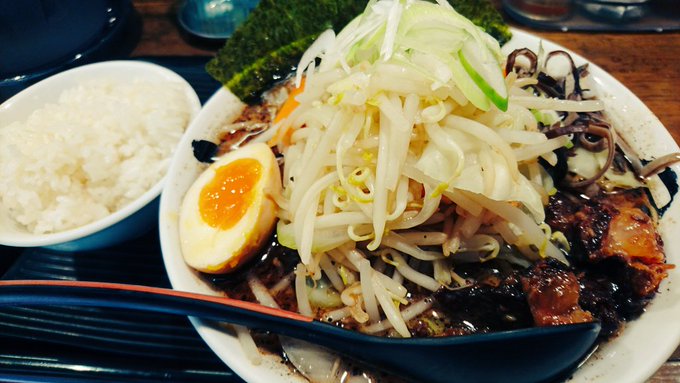 あと芥見センセおすすめのおっぺしゃん初めて食べてきた。デブ活…
(色紙は前に撮ったやつ) 