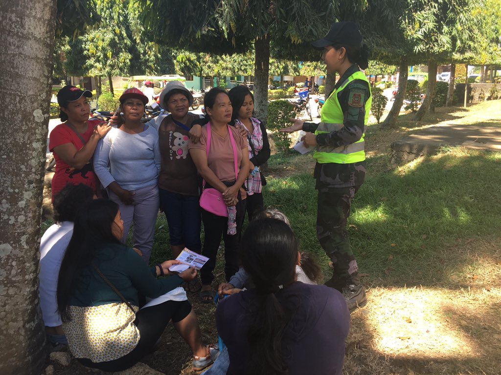 kadingilanpulis's tweet photo. PATWMN Shella Grace Baquiler, Asst PCR PNCO under the supervision of P/CAPT MERLIN MAGUSIB MACAWILI, Acting Chief of Police of Kadingilan MPS conducted dialogue regarding campaign against terrorism @BUKPPO_PCR https://t.co/XzUs9dmmOp