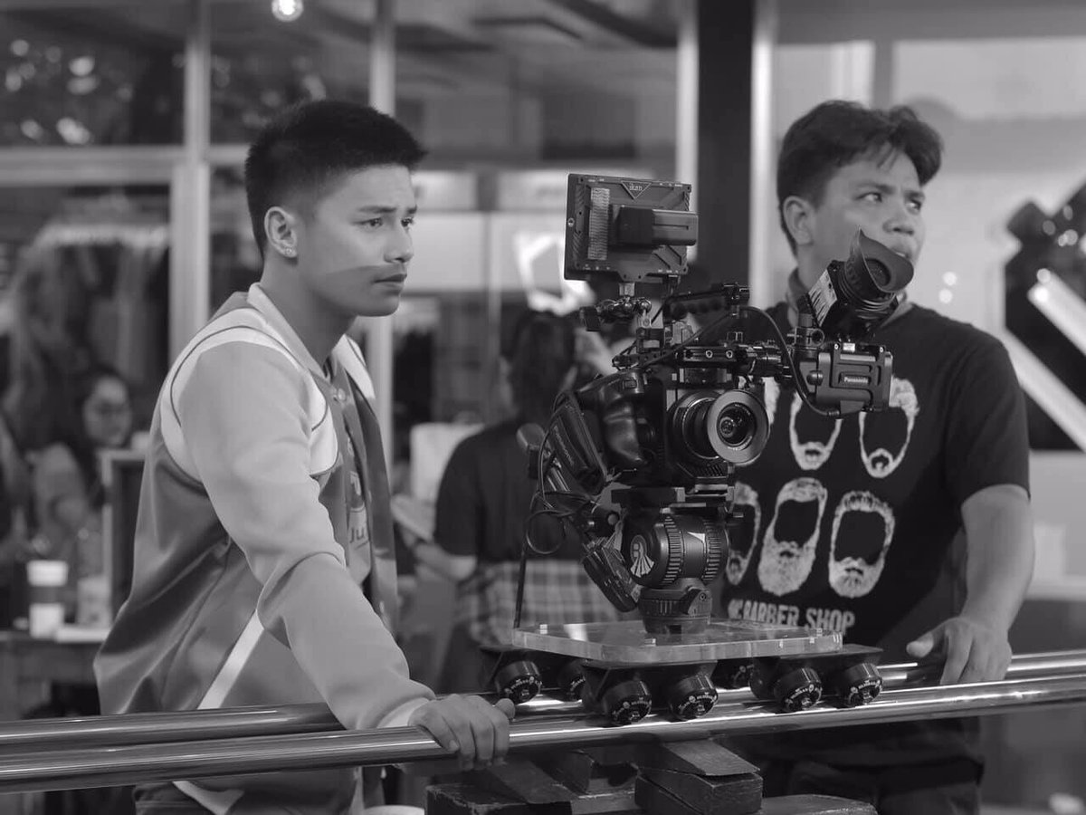 Mae17Hannah's tweet photo. Is this JAMES? Hmm! Kakaexcite!😍😉😀

#TGDBagongSimula
@iamr2alonte | Ronnie Alonte https://t.co/R0tv1NdwXz https://t.co/VAdPKjswiB