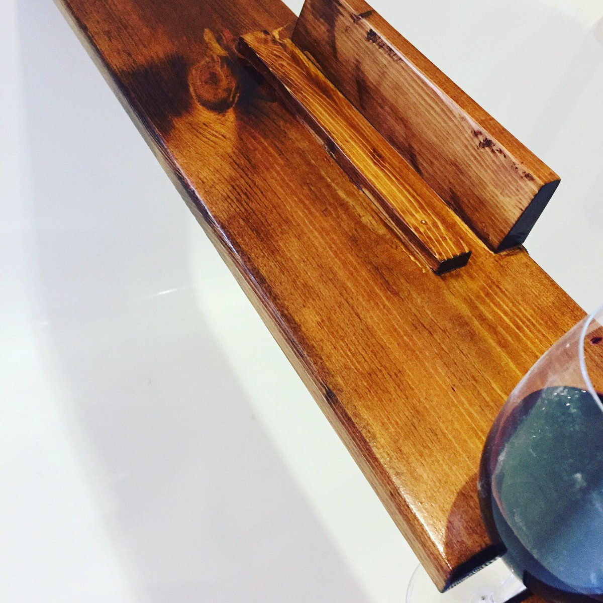 WoodbeCreate's tweet photo. Plan in some ‘you’ time with bubbles, candlelight, a film and your favourite tipple. Bath caddy, done!
#bathtime #relaxation #bathcaddy #smallbusinessuk #woodwork https://t.co/N66DqM78vQ