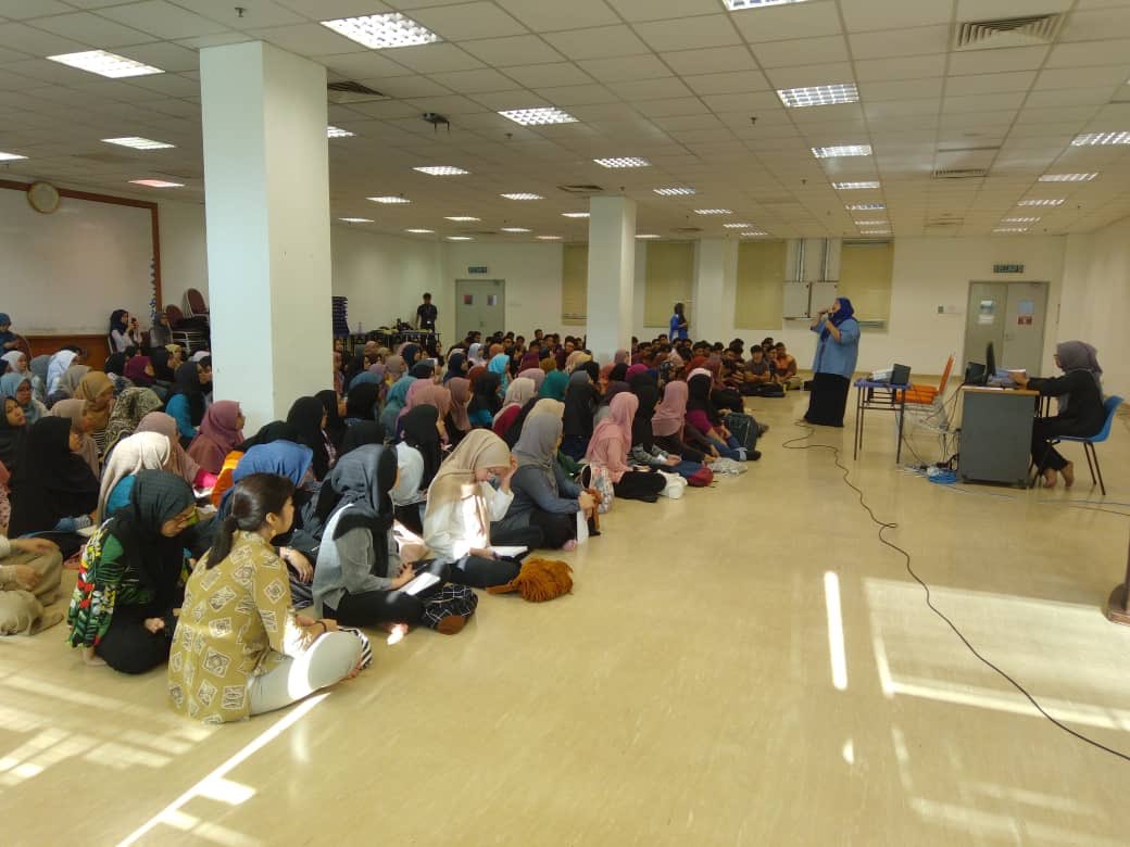 PhysedUitm's tweet photo. 2nd March 2019, Saturday.

Event: Pemantapan Destini Siswa (PDS)
Venue: Studio PJK, aras 7.
Organizer: SMFP dengan kerjasama PMFP

#UiTMDiHatiku https://t.co/L8mqLXDRDK