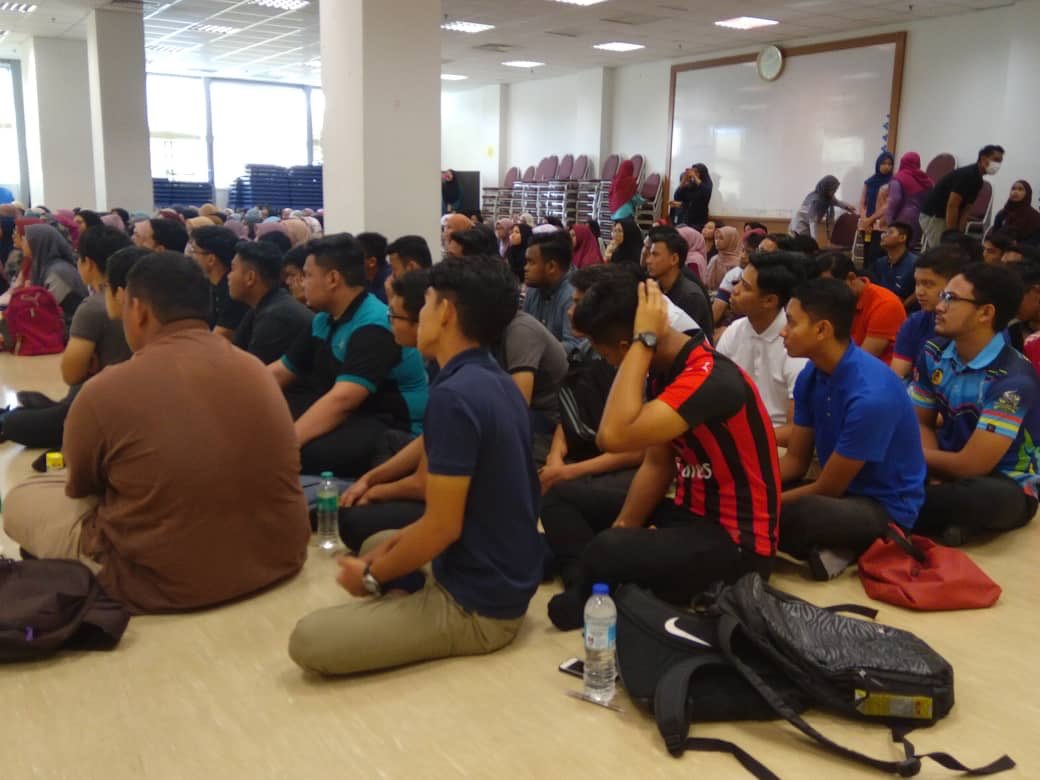 PhysedUitm's tweet photo. 2nd March 2019, Saturday.

Event: Pemantapan Destini Siswa (PDS)
Venue: Studio PJK, aras 7.
Organizer: SMFP dengan kerjasama PMFP

#UiTMDiHatiku https://t.co/L8mqLXDRDK