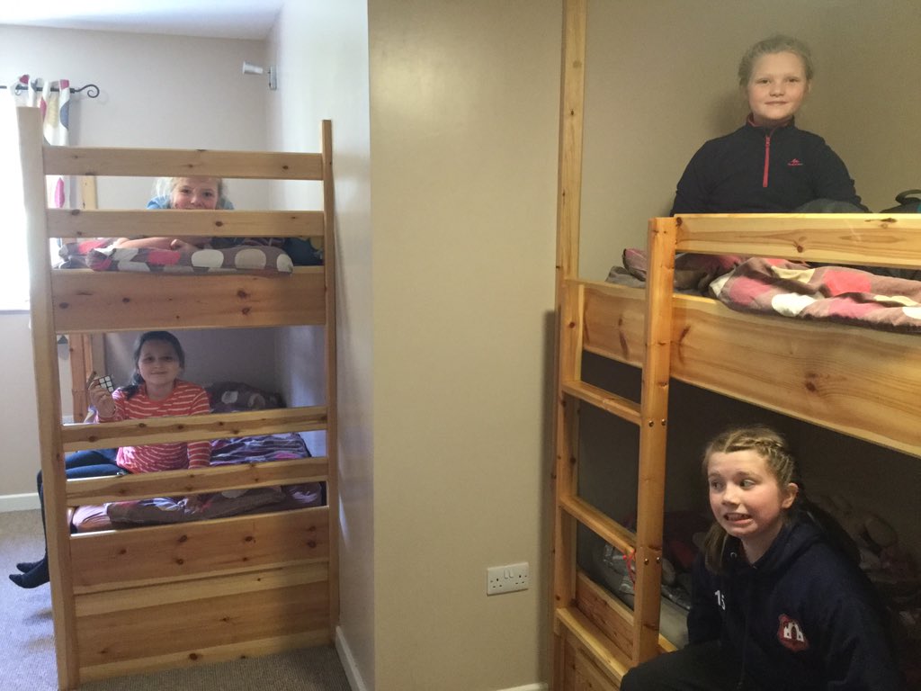 stpaulinus's tweet photo. #housework #makingbeds https://t.co/02uyVtYm23