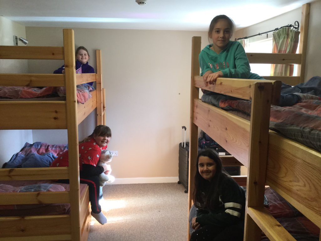 stpaulinus's tweet photo. #housework #makingbeds https://t.co/02uyVtYm23