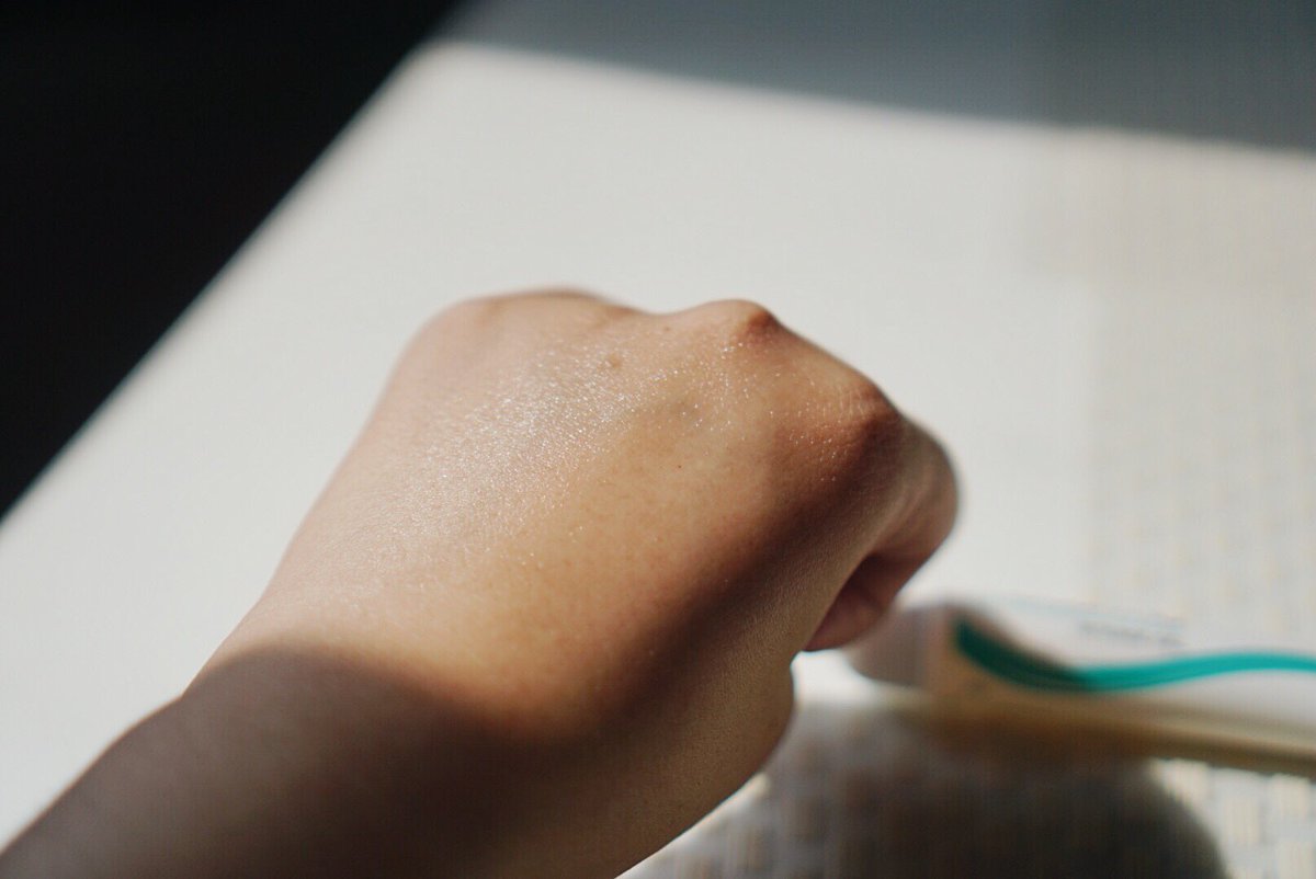 waiibearbie's tweet image. รีวิว Mederma สูตร Intense Gel รอยแผลเป็นจางลงเร็วจริง  (ของเราเป็นแผลใหม่) เนื้อเจลซึมง่าย ทาบางๆ แค่วันละครั้ง ให้ภาพมันเล่าเรื่อง &amp;lt;3