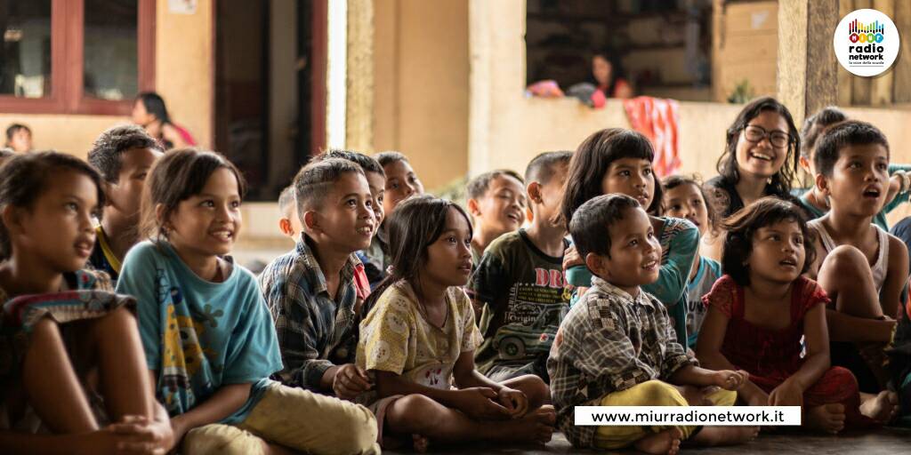 Può sembrare una cosa da bambini, ma la comunicazione a #scuola è fondamentale per tutti gli alunni, ed il "circle time" è uno strumento per favorirla 🗣
Cosa ne pensate?

Parliamone alle 14:30 su ➡ miurradionetwork.it