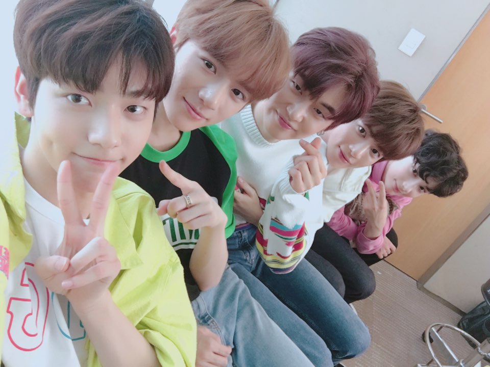 TXT_members tweet picture