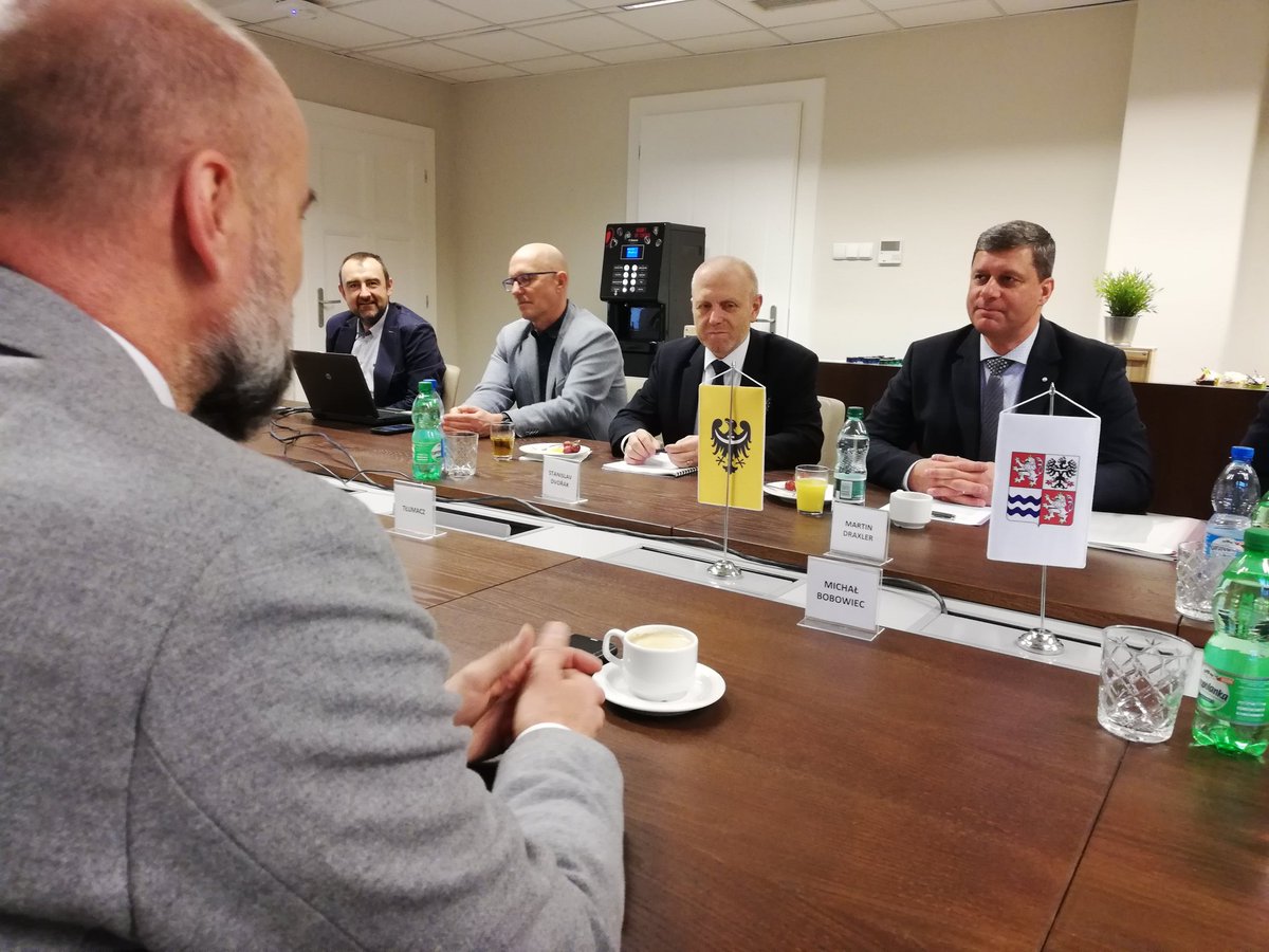 SilesiaLower's tweet photo. Martin Draxler, the Deputy President of Central Bohemia Region, paid a visit to Wrocław last Friday. Visit in Lower Silesia was an opportunity to meet Michał Bobowiec, the Board Member of Lower Silesia. Topics: tourism, sport and economy. 🇨🇿🇵🇱 @PLinCzech @ForumPLCZ https://t.co/9BS6yeqkkW