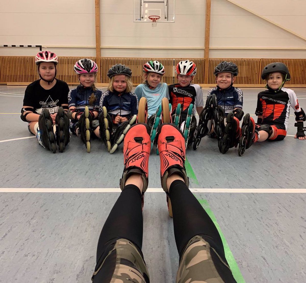 bontsuramerica's tweet photo. Duerme 💤➡️Come 🍝 ➡️ Patina ➡️Repite ❤️❤️
#bontskatesestonia #bontinline #bontcustom #bont #teambont #bontskates #lighterstrongerfaster #redmagic #lovetraining #childtraining #albeteam #inlinespeedskate #speedskatinginline #patinajeartisticosobreruedas #patinajedevelocidad https://t.co/joy1IjdxOa