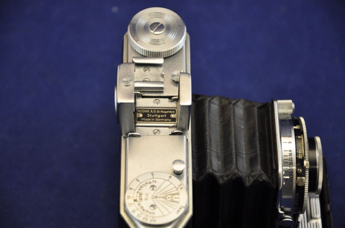 KuSeRaBerlin's tweet photo. #ForSale #zuverkaufen at/bei #KuSeRa #vintageshop #antikmarkt #sammlermarkt #vintage #antiques
Medium format camera 4,5x6 - #Kodak Duo Six20 Series II Kodak #Anastigmat 1:3,5/7,5cm - Rollfilm - Top Condition - interested? then click here 👉👉👉https://t.co/YhNeZKH0ex👈👈👈 https://t.co/zqJ4iBMRQR