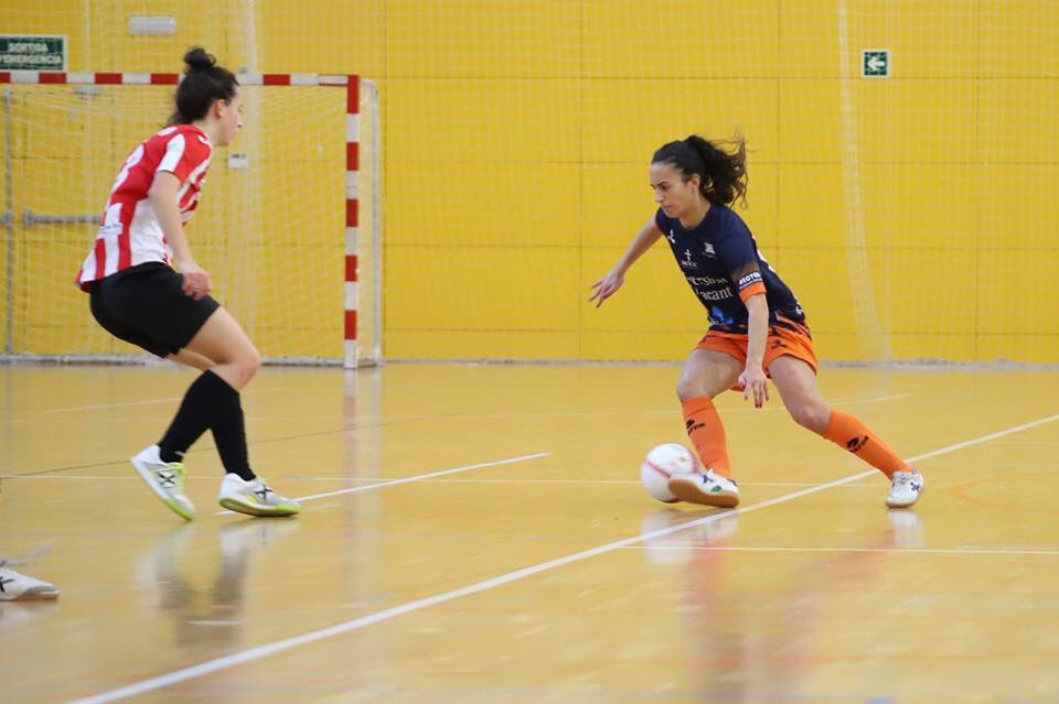 UAfutsafemenino's tweet photo. Nuestra jugadora @mariangelespino ha sido intervenida hoy por la rotura del cruzado derecho que sufre desde el pasado 19 de enero. La operación ha sido un éxito así que esperamos que esté lo más pronto posible dando guerra en las pistas.

¡Ánimo con la recuperación Melli! https://t.co/D2oPoP7GZT