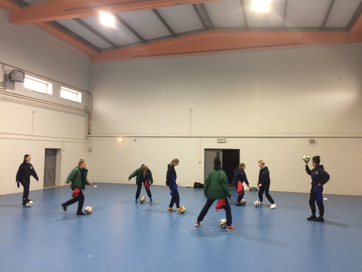 sharonboyle31's tweet photo. @BaldoyleUtd @MarysSportsDept @FAICoachEd @sueronan @OCallaghanCian @Dairenilaoi St Marys Baldoyle Girls Secondary School doing their PDP1 this morning in Baldoyle Utd #girlslearning https://t.co/g6VXb0d2UJ