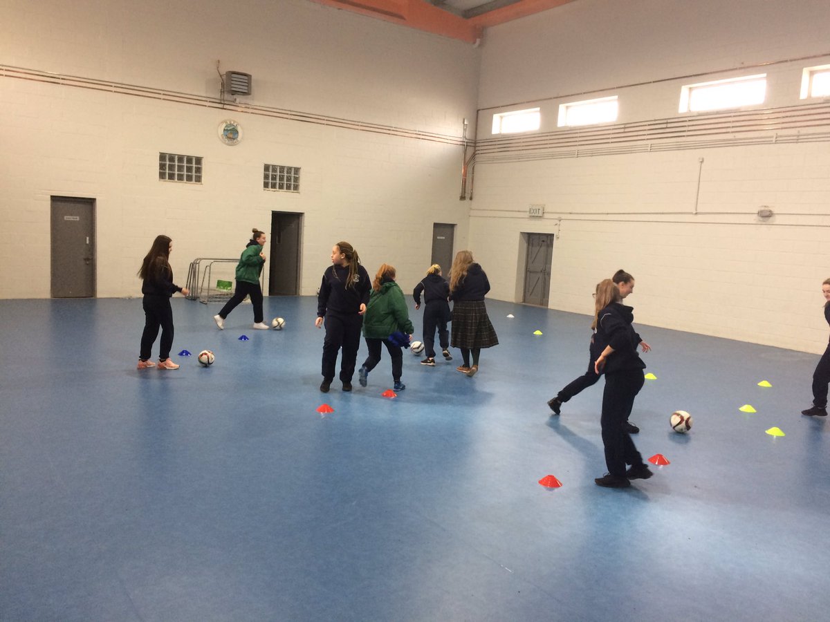 sharonboyle31's tweet photo. @BaldoyleUtd @MarysSportsDept @FAICoachEd @sueronan @OCallaghanCian @Dairenilaoi St Marys Baldoyle Girls Secondary School doing their PDP1 this morning in Baldoyle Utd #girlslearning https://t.co/g6VXb0d2UJ