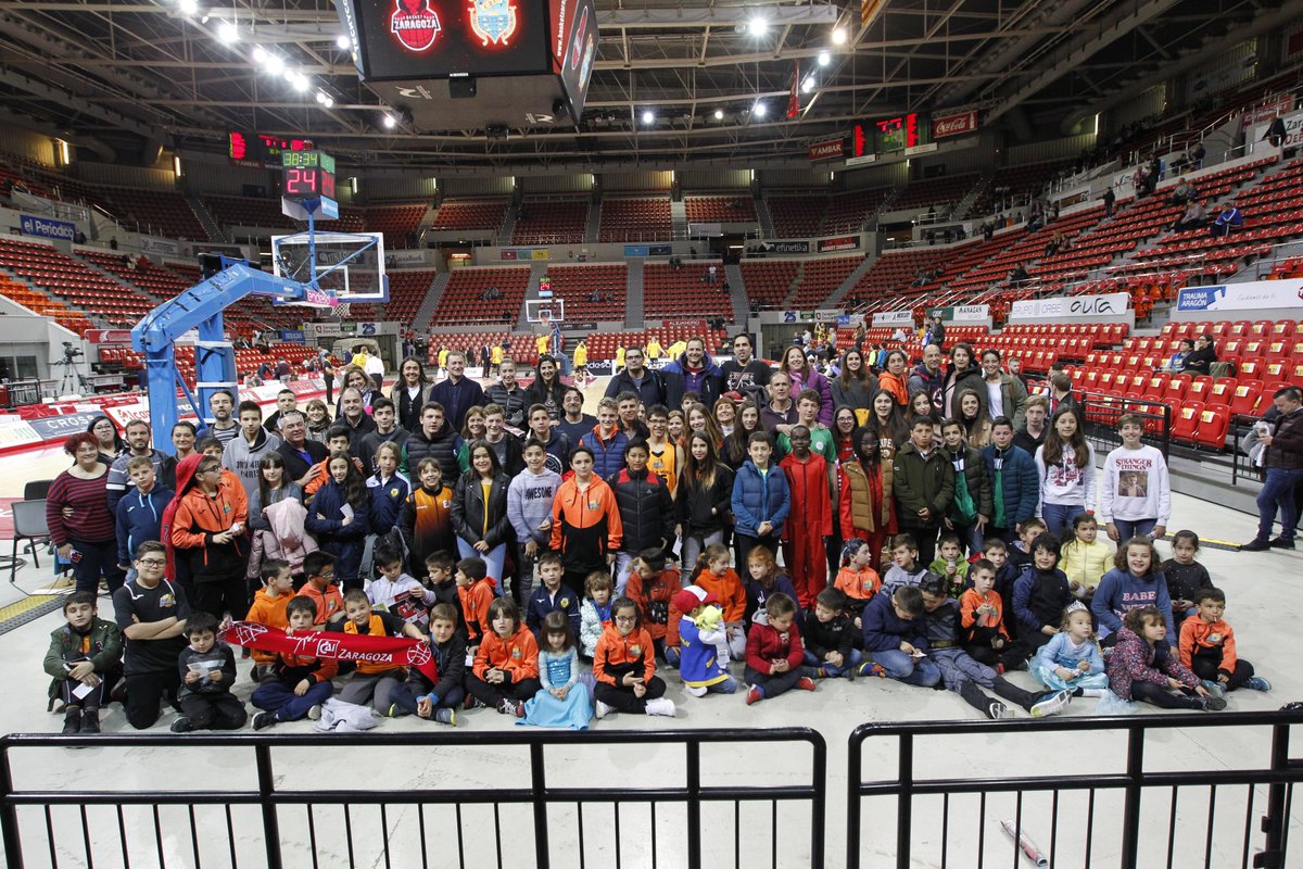 CasademontZGZ's tweet photo. También estuvieron con nosotros grupos procedentes de Zuera y La Muela, jugadores de basket y vecinos, todos juntos.
¡Encantados de vivir esta experienca con nosotros! #BKZIBT | #SienteZaragoza🦁 #AúpaT https://t.co/40qtD5kLrz