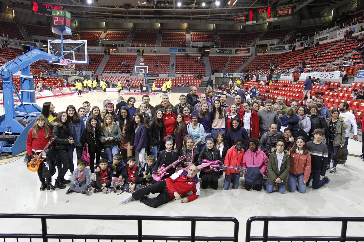 CasademontZGZ's tweet photo. También estuvieron con nosotros grupos procedentes de Zuera y La Muela, jugadores de basket y vecinos, todos juntos.
¡Encantados de vivir esta experienca con nosotros! #BKZIBT | #SienteZaragoza🦁 #AúpaT https://t.co/40qtD5kLrz
