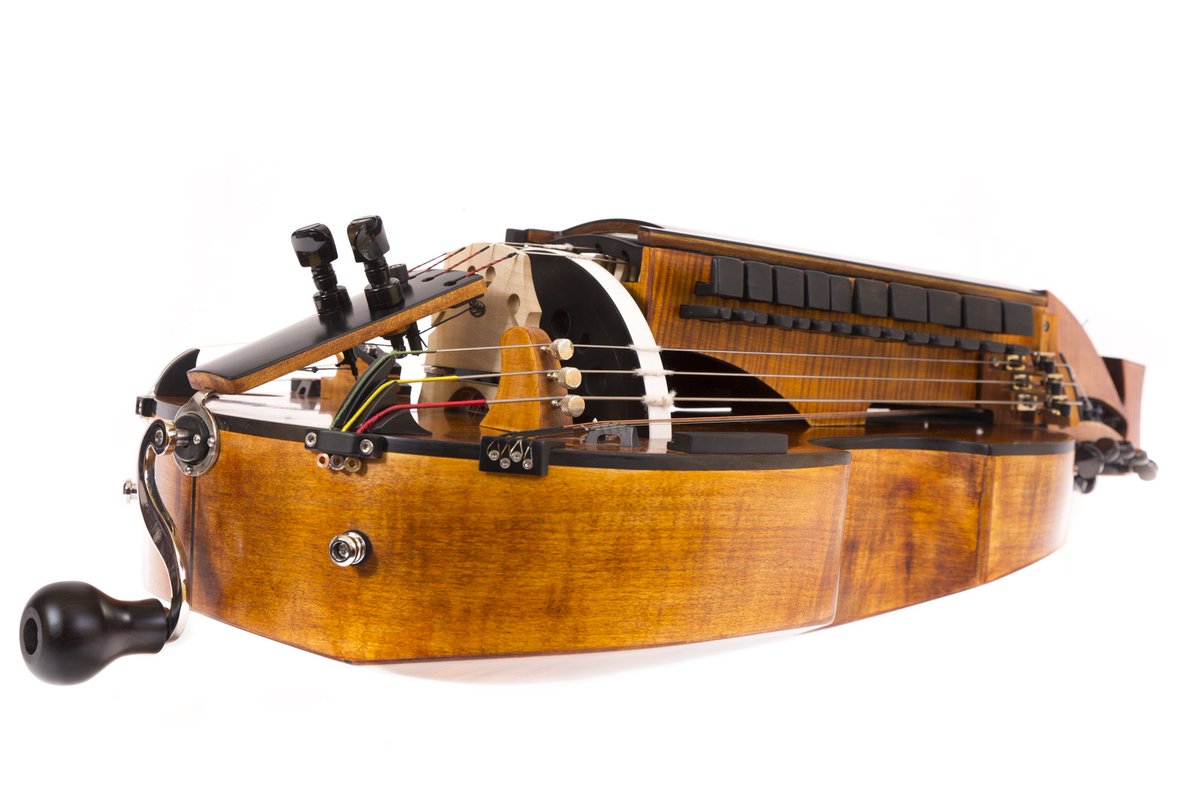 CarlosdoViso's tweet photo. #Zanfona #hurdygurdy #vielleàrue #CarlosdoViso #Galicia #tradition https://t.co/8jPk4x6HQJ
