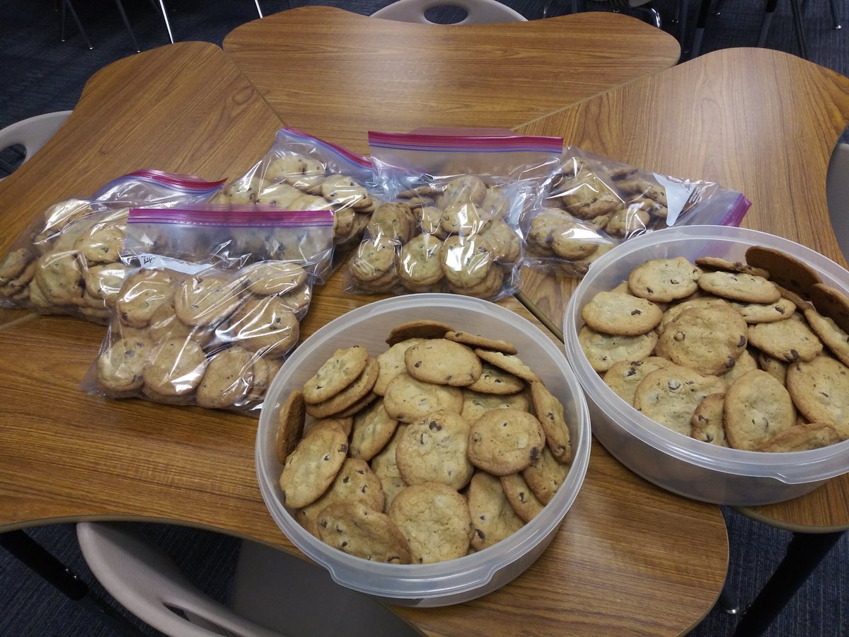 NicoleBenke's tweet photo. Because when the "chips" are down, my students lift my spirits. #mavsmatter #300cookies #blessedteacher https://t.co/IjbNBNVSOm