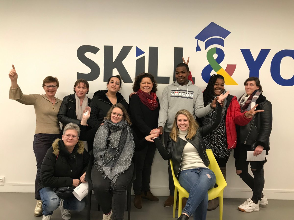 AcademieBe's tweet photo. [ATELIER] N'est-elle pas belle cette team ? 😉Certains de nos élèves de nos écoles @skillandyou étaient au taquet pour l'atelier " Bien démarrer sa #formation " 💪 ! Une belle journée riche en conseils, animée par une de nos professeures ! Nos formations➡️https://t.co/L6uDbrfAOq https://t.co/afXbqapjGg