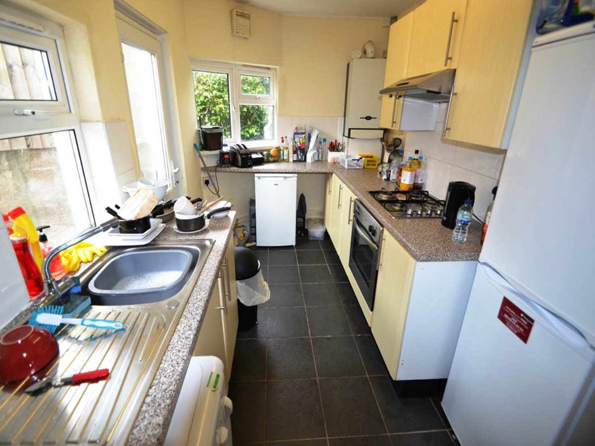 Cardiff Student Letting tweet media