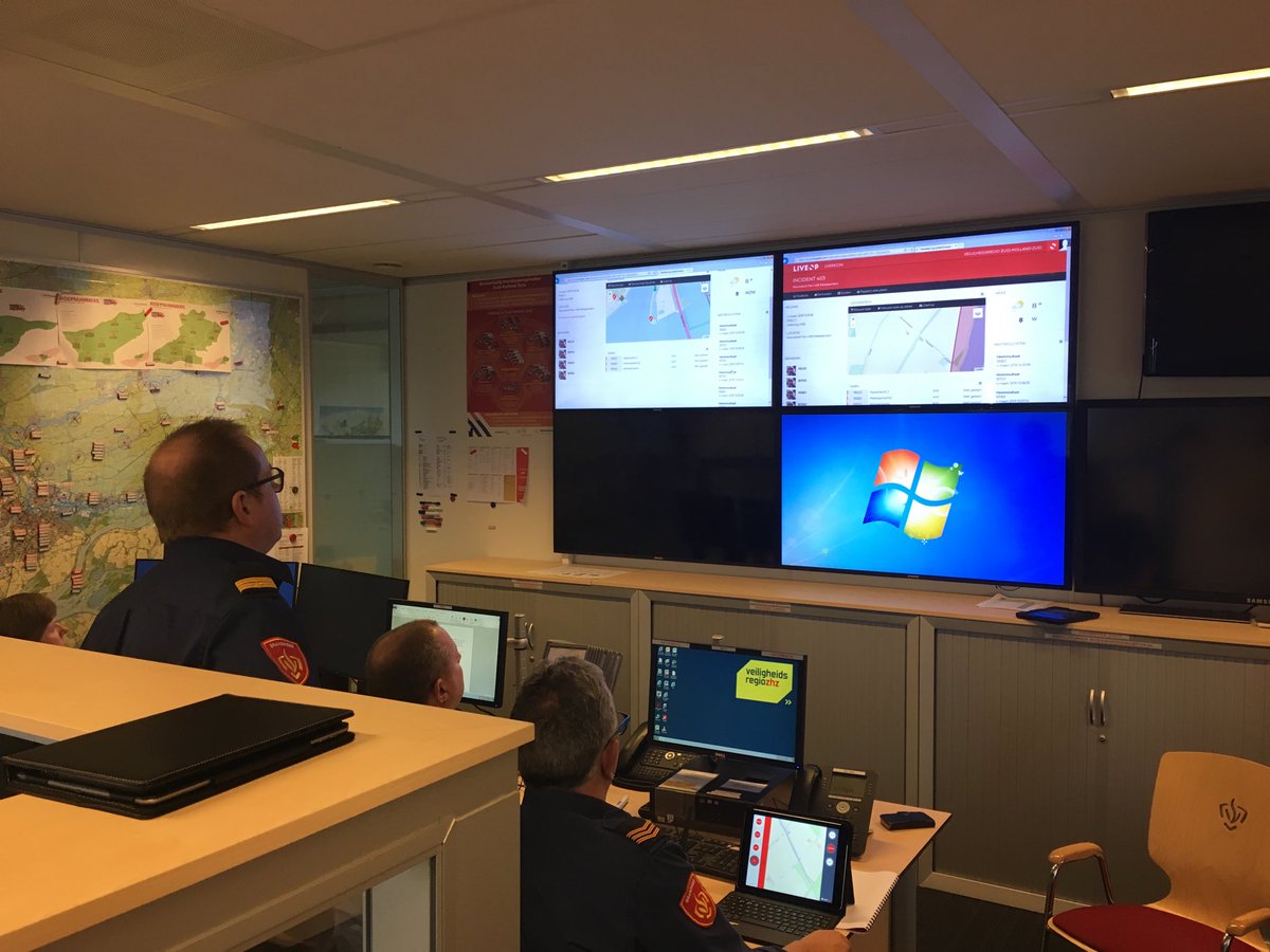Vakbekwaam_ZHZ's tweet photo. Eind deze maand gaan we live met LiveRecon van @LIVEOP_NL. Vanmiddag vanuit de sectie brandweerzorg @BrandweerZHZ een systeemtest als final check of alles werkt. #meetplan #verkenningseenheden https://t.co/UPhUtmtWTL