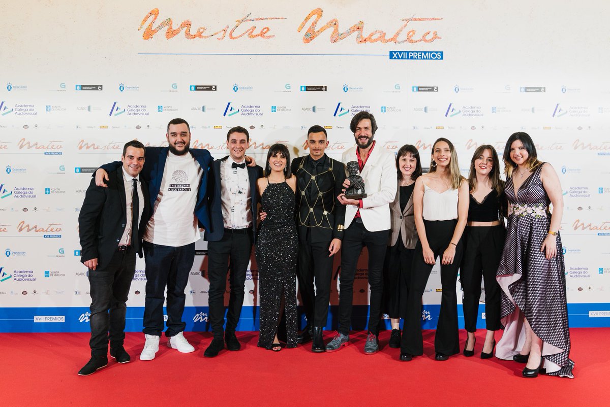 #MestreMateo19 a Mellor serie web:<a href="/DinosaurioSerie/">Dinosaurio La Serie</a>, creada no Campamento Kamikaze do <a href="/InterplayFest/">Carballo Interplay</a>. Parabéns aos nosos socios <a href="/OskCruz/">Oscar Cruz</a> e <a href="/enriquelojo/">Enrique Lojo</a>, que foron profes xunto con @BoqueteBravu <a href="/davidsainz/">David Sainz</a> <a href="/Teresa_Segura/">Teresa Segura</a> @Anxosfe @aguachirla e Lucía C. Pan e noraboa ao alumnado!🦖