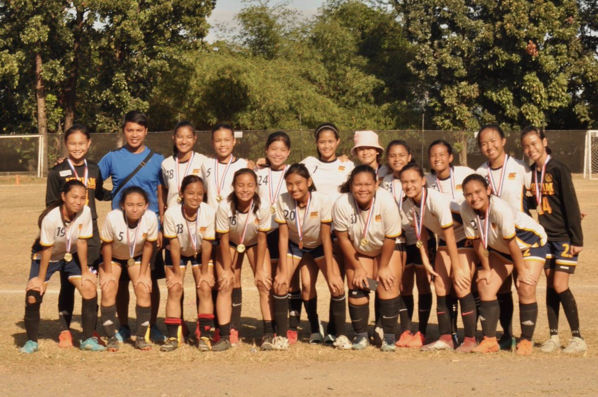 MCHS_VFT's tweet photo. Meet the upcoming team next year These girls and some rookies won RIFA Festival CHAMPIONS! We’re proud of each and every one of you #MCFIGHT 🥇💙💛 https://t.co/MWTtnDY8Xv